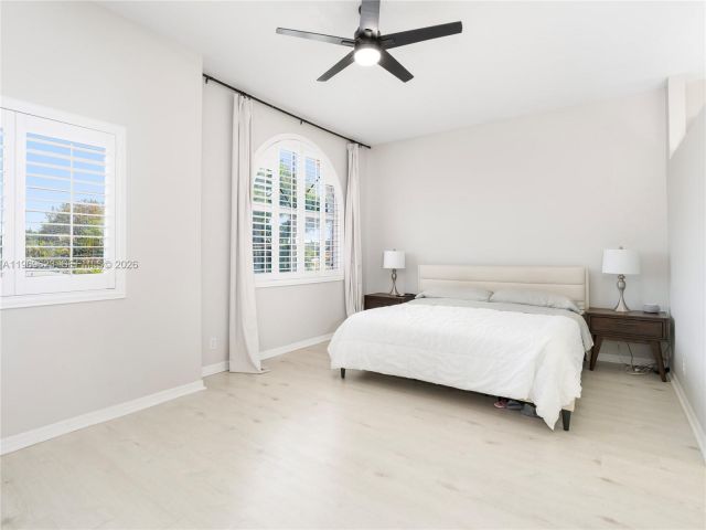 Home for sale at 835 NE 17th Way - photo 7482554