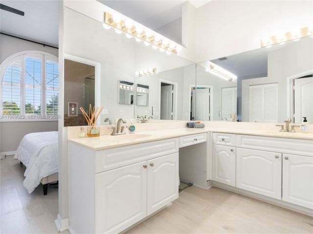 Home for sale at 835 NE 17th Way - photo 7482558