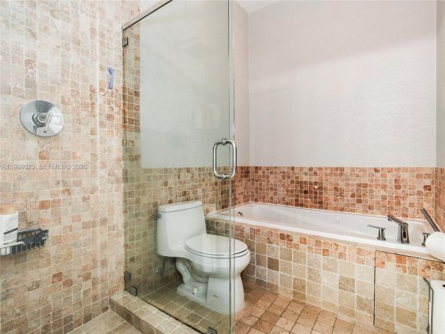 Home for sale at 835 NE 17th Way - photo 7482559