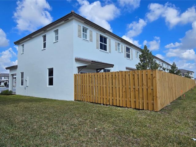 3-bedroom home for rent in Homestead - 2729 SE 26th Rd 2729 - MondialRealty