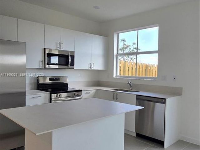 3-bedroom home for rent in Homestead - 2729 SE 26th Rd 2729 - MondialRealty