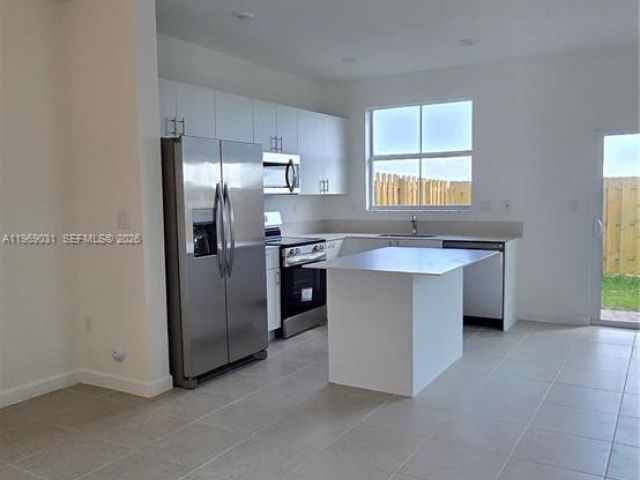 3-bedroom home for rent in Homestead - 2729 SE 26th Rd 2729 - MondialRealty