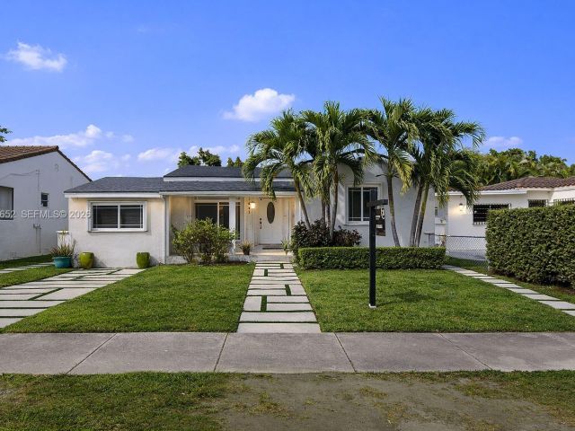 Home for sale at 1611 SW 21st St - photo 7525303