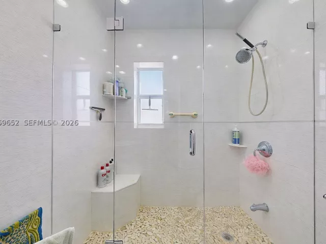 5-bedroom home for sale in Miami - 1611 SW 21st St - MondialRealty
