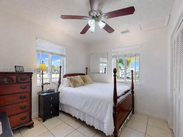 5-bedroom home for sale in Miami - 1611 SW 21st St - MondialRealty