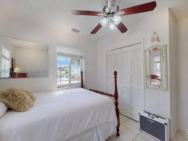 5-bedroom home for sale in Miami - 1611 SW 21st St - MondialRealty
