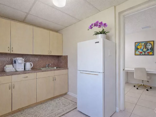 5-bedroom home for sale in Miami - 1611 SW 21st St - MondialRealty