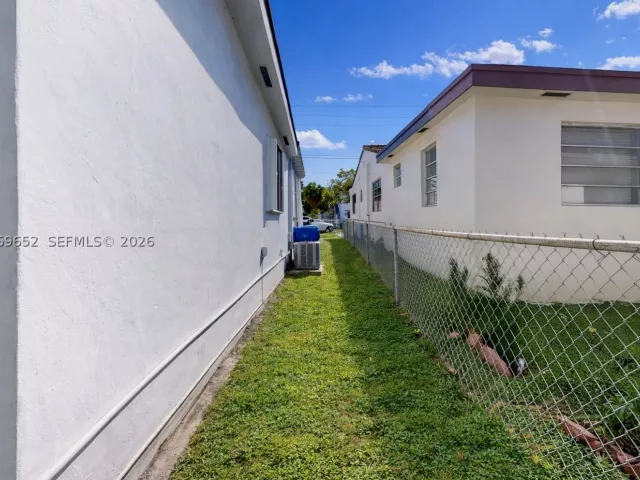 5-bedroom home for sale in Miami - 1611 SW 21st St - MondialRealty
