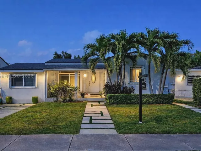 5-bedroom home for sale in Miami - 1611 SW 21st St - MondialRealty