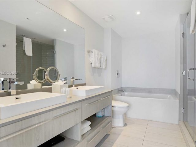 Apartment for sale  Unit #T4002 - photo 7512984