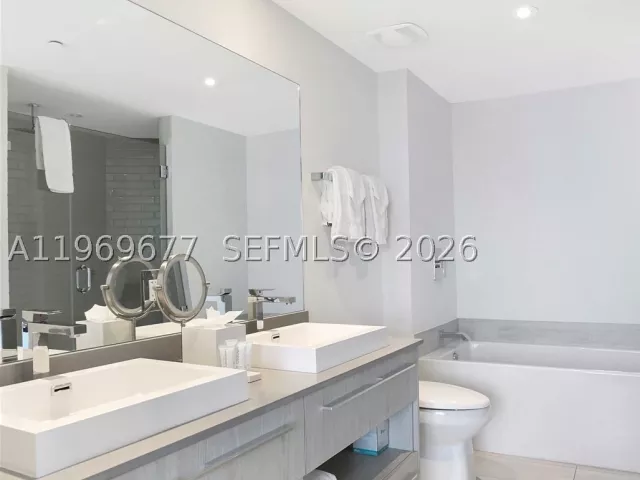 2-bedroom condo for sale in Hollywood - 4010 S Ocean Dr T4002 - MondialRealty