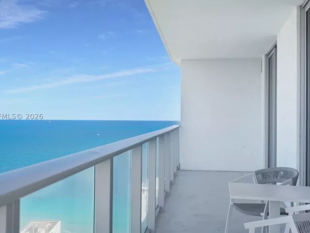 2-bedroom condo for sale in Hollywood - 4010 S Ocean Dr T4002 - MondialRealty
