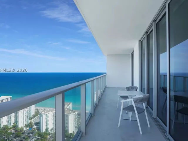 2-bedroom condo for sale in Hollywood - 4010 S Ocean Dr T4002 - MondialRealty