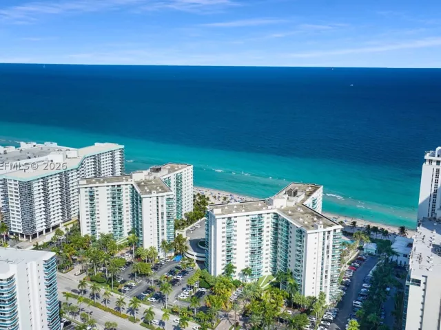 2-bedroom condo for sale in Hollywood - 4010 S Ocean Dr T4002 - MondialRealty