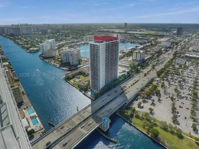 2-bedroom condo for sale in Hollywood - 4010 S Ocean Dr T4002 - MondialRealty