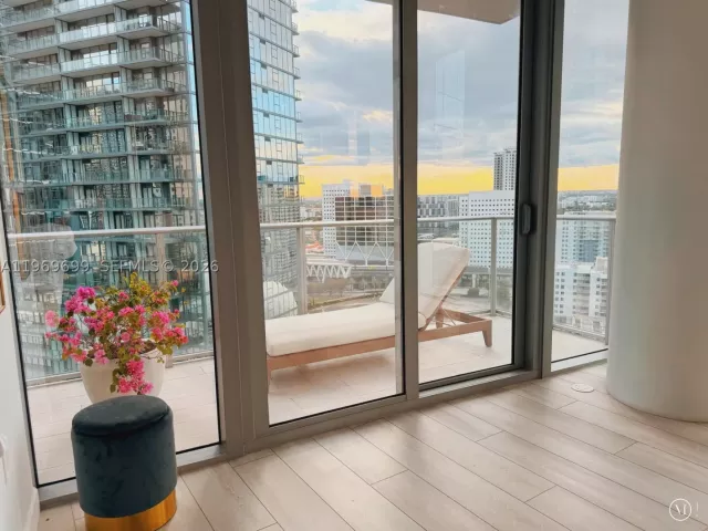 3-bedroom condo for rent in Miami - 851 NE 1st Ave 2212 - MondialRealty
