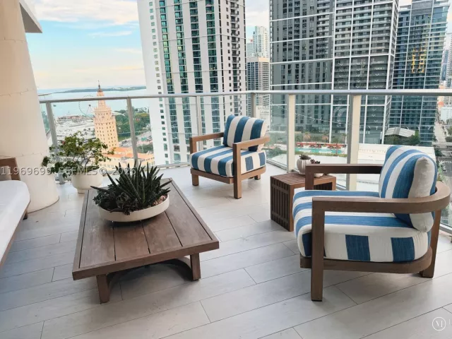 3-bedroom condo for rent in Miami - 851 NE 1st Ave 2212 - MondialRealty