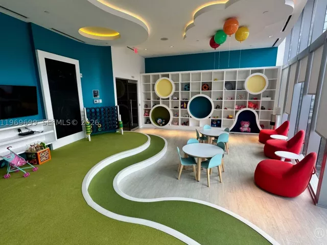 3-bedroom condo for rent in Miami - 851 NE 1st Ave 2212 - MondialRealty