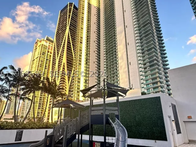 3-bedroom condo for rent in Miami - 851 NE 1st Ave 2212 - MondialRealty