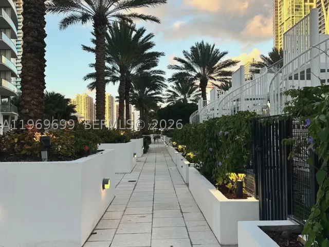3-bedroom condo for rent in Miami - 851 NE 1st Ave 2212 - MondialRealty