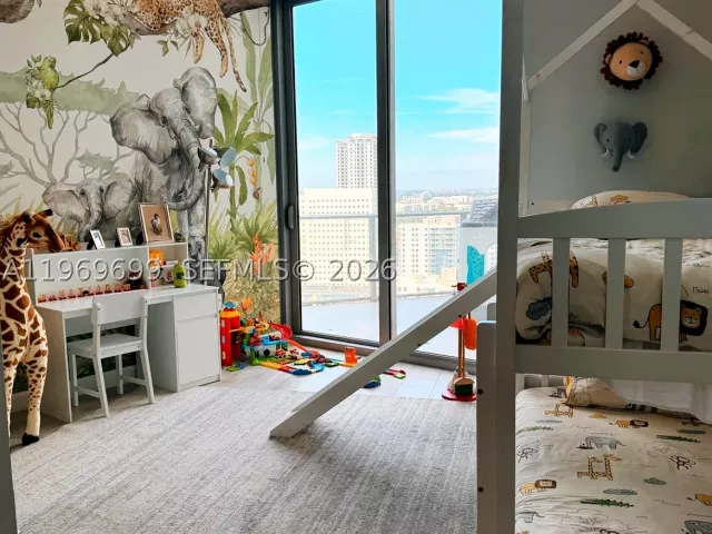 3-bedroom condo for rent in Miami - 851 NE 1st Ave 2212 - MondialRealty