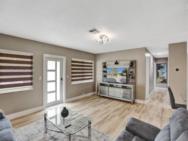 Home for rent at 491 SE 23rd Ave 1 - photo 7531088