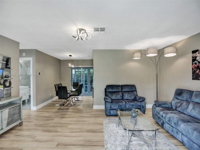 Home for rent at 491 SE 23rd Ave 1 - photo 7531089