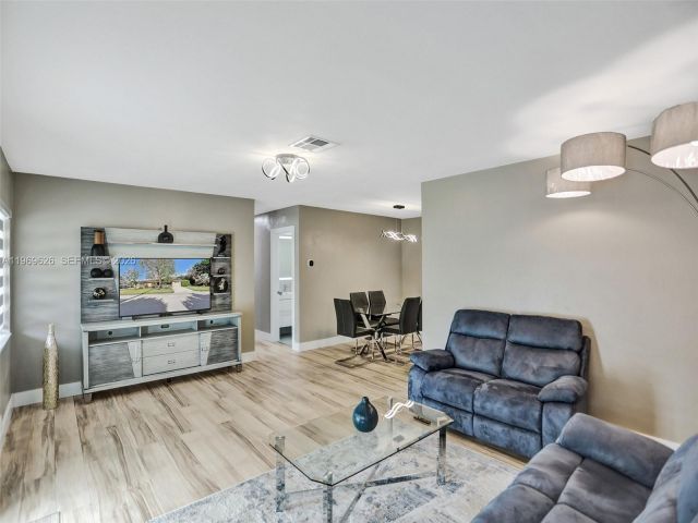 Home for rent at 491 SE 23rd Ave 1 - photo 7531090