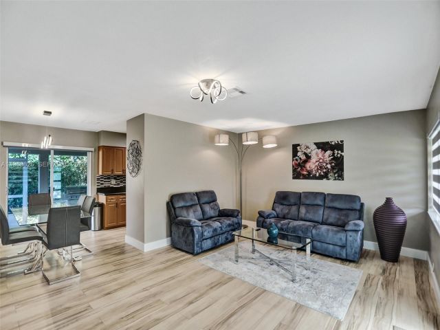 Home for rent at 491 SE 23rd Ave 1 - photo 7531092