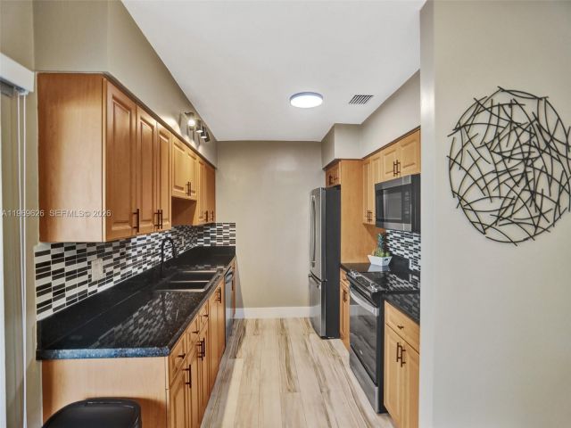 Home for rent at 491 SE 23rd Ave 1 - photo 7531096