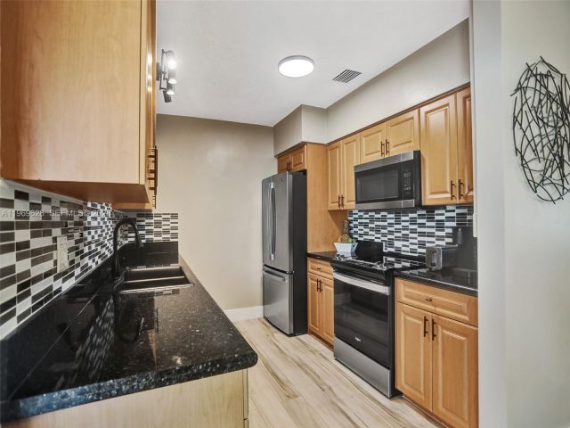 Home for rent at 491 SE 23rd Ave 1 - photo 7531097