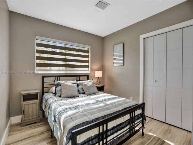 Home for rent at 491 SE 23rd Ave 1 - photo 7531100