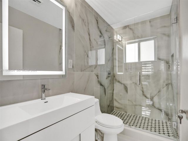 Home for rent at 491 SE 23rd Ave 1 - photo 7531102