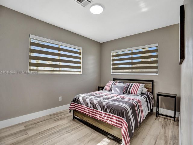 Home for rent at 491 SE 23rd Ave 1 - photo 7531104