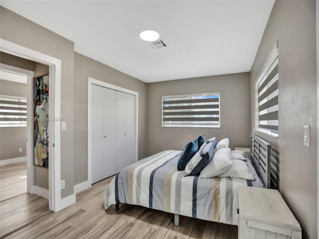 Home for rent at 491 SE 23rd Ave 1 - photo 7531107