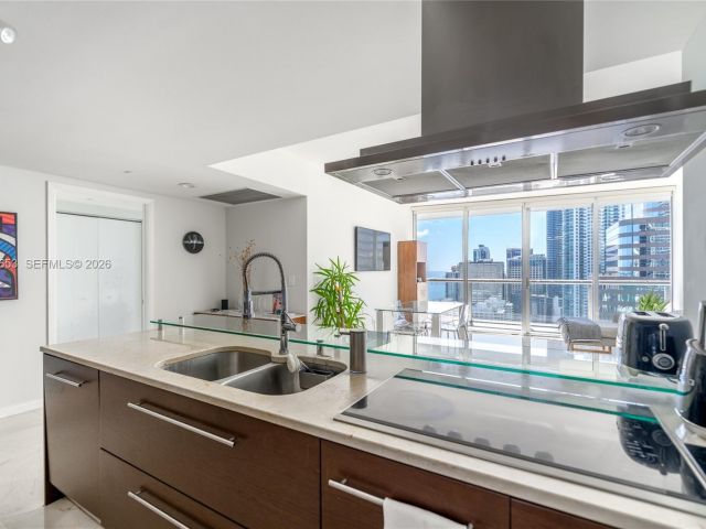 Apartment for sale  Unit #3211 - photo 7511060