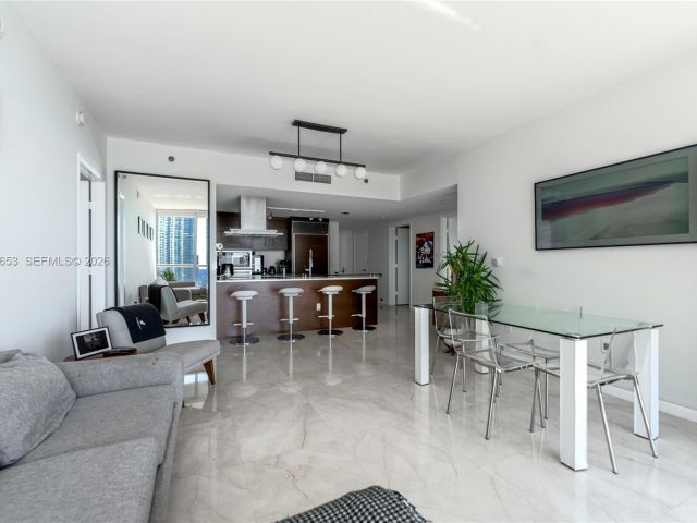 Apartment for sale  Unit #3211 - photo 7511065