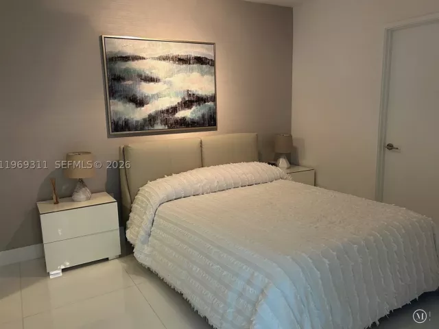 2-bedroom condo for sale in Sunny Isles Beach - 300 Sunny Isles Blvd 4-2305 - MondialRealty
