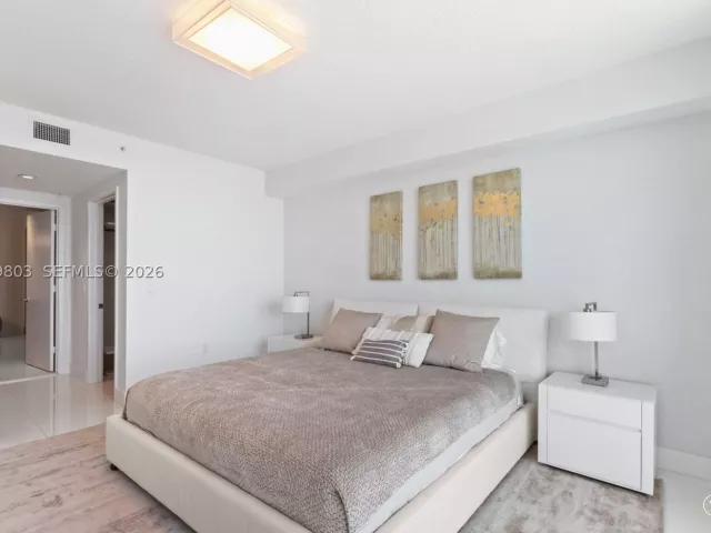 2-bedroom condo for sale in Sunny Isles Beach - 300 Sunny Isles Blvd 4-2405 - MondialRealty