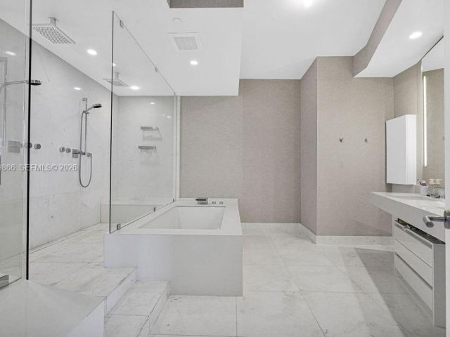 Apartment for sale  Unit #2605 - photo 7494365