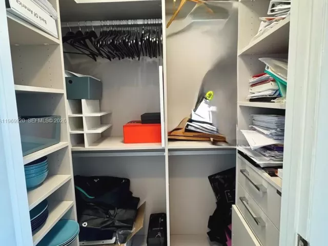 3-bedroom condo for rent in Miami - 50 Biscayne Blvd 4710 - MondialRealty