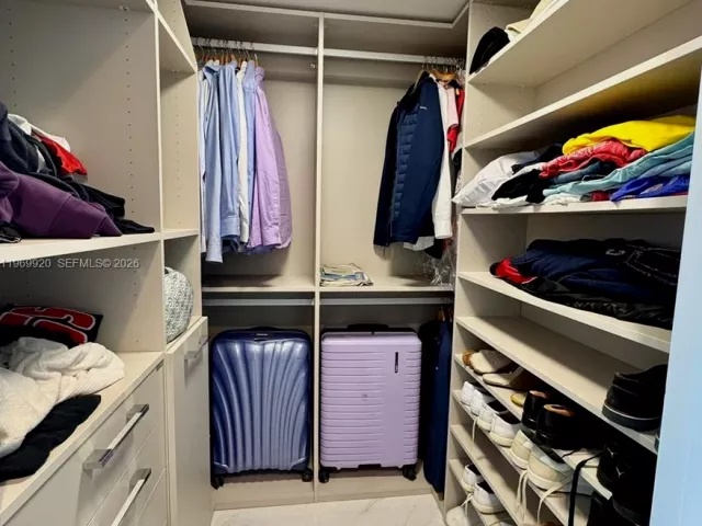 3-bedroom condo for rent in Miami - 50 Biscayne Blvd 4710 - MondialRealty