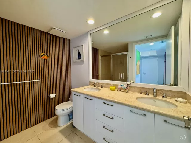 3-bedroom condo for rent in Miami - 50 Biscayne Blvd 4710 - MondialRealty