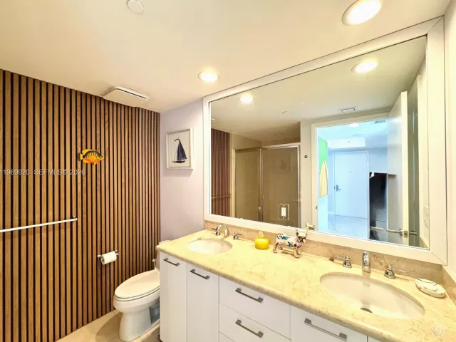 3-bedroom condo for rent in Miami - 50 Biscayne Blvd 4710 - MondialRealty