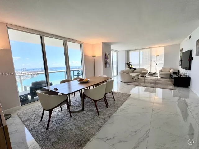 3-bedroom condo for rent in Miami - 50 Biscayne Blvd 4710 - MondialRealty
