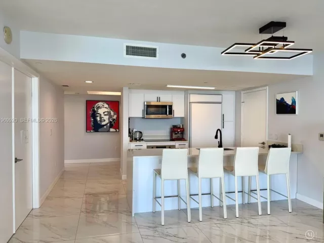 3-bedroom condo for rent in Miami - 50 Biscayne Blvd 4710 - MondialRealty