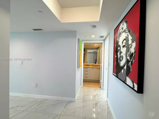 3-bedroom condo for rent in Miami - 50 Biscayne Blvd 4710 - MondialRealty