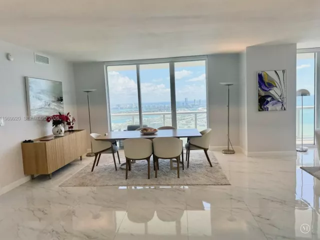 3-bedroom condo for rent in Miami - 50 Biscayne Blvd 4710 - MondialRealty