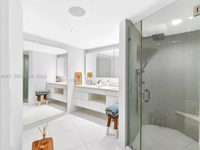 3-bedroom condo for sale in Key Biscayne - 600 Grapetree Dr 11BN - MondialRealty