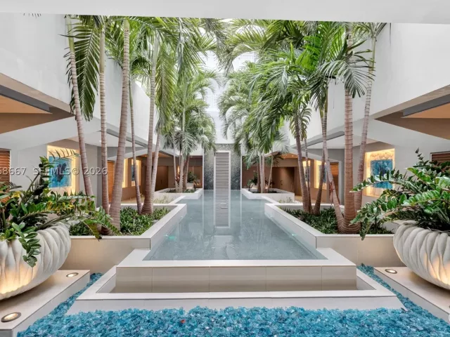 3-bedroom condo for sale in Key Biscayne - 600 Grapetree Dr 11BN - MondialRealty